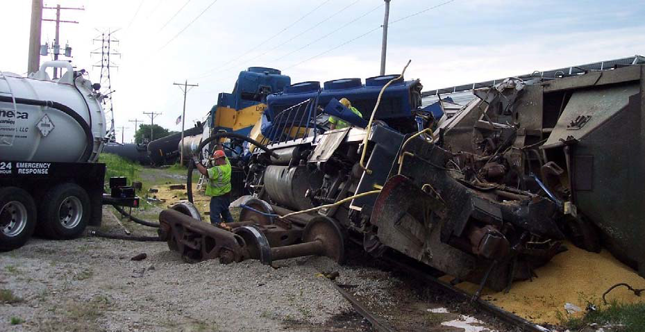 Photograph of damaged lead DME locomotive 4003.