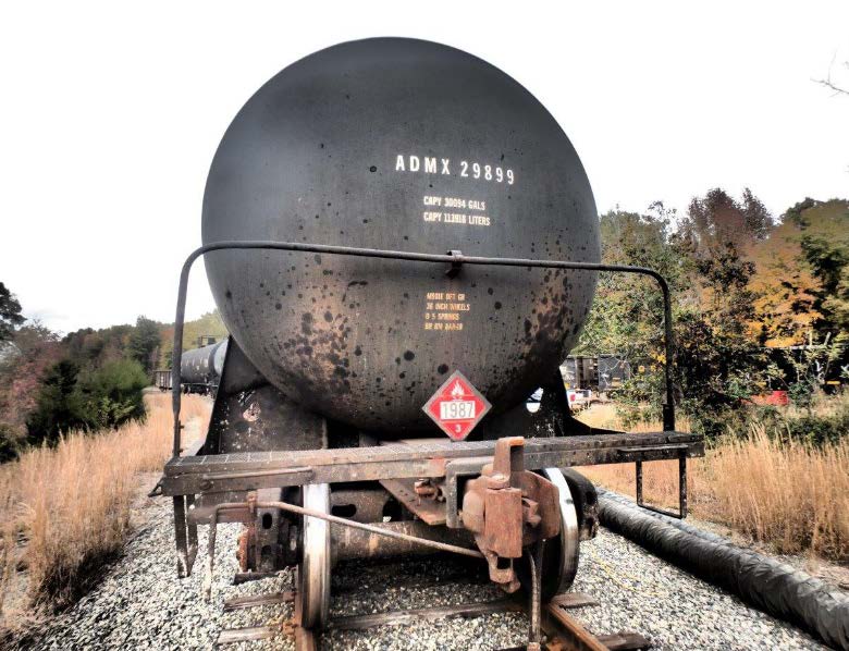Photo of tank car ADMX 29899 at the incident location.