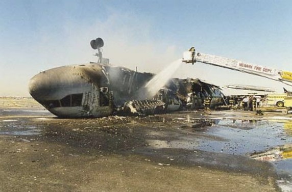 N611FE at the height of the firefighting effort.