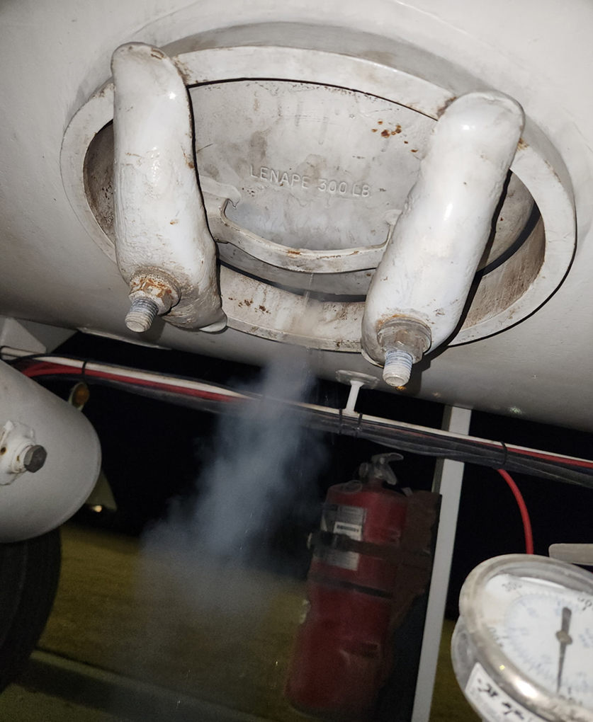 Argus cargo-tank manway cover leaking Anhydrous Ammonia vapor. 