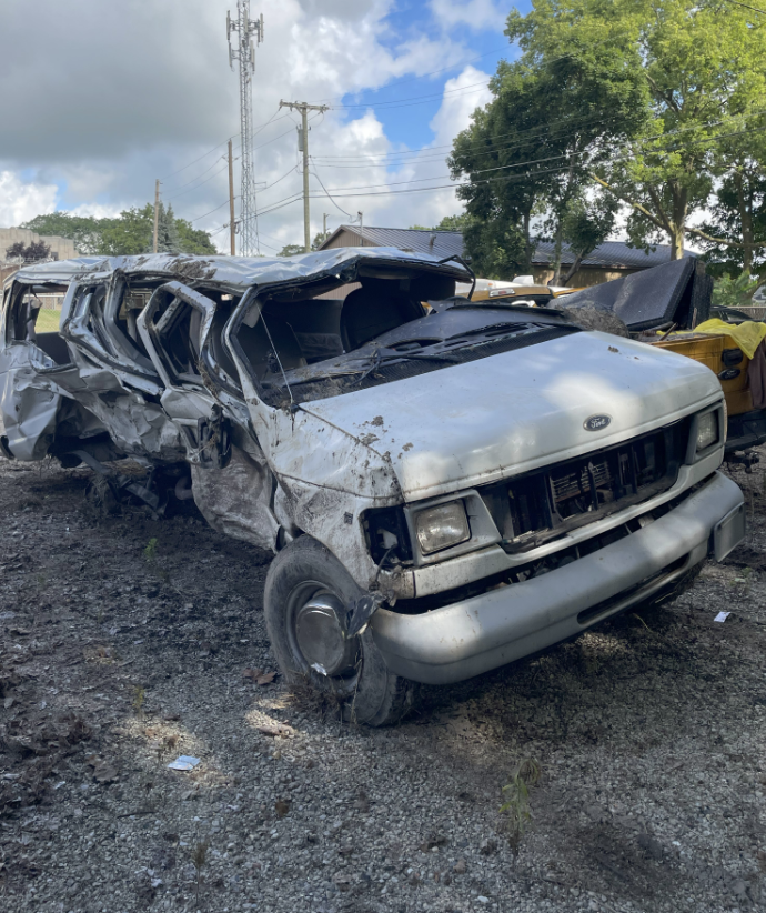 postcrash photo of the Ford E-350 Econoliine 15 Passenger Van