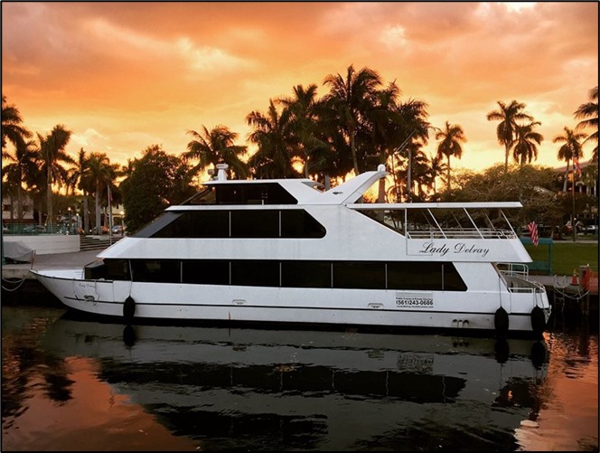 Lady Delray docked before the fire. 