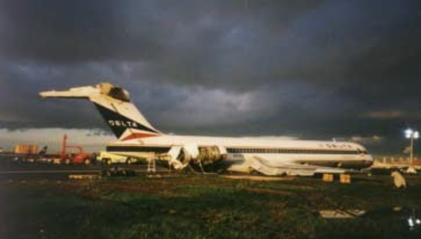 n landing at LaGuardia airport, MD-88 struck approach lights fixed on piers in Flushing Bay.