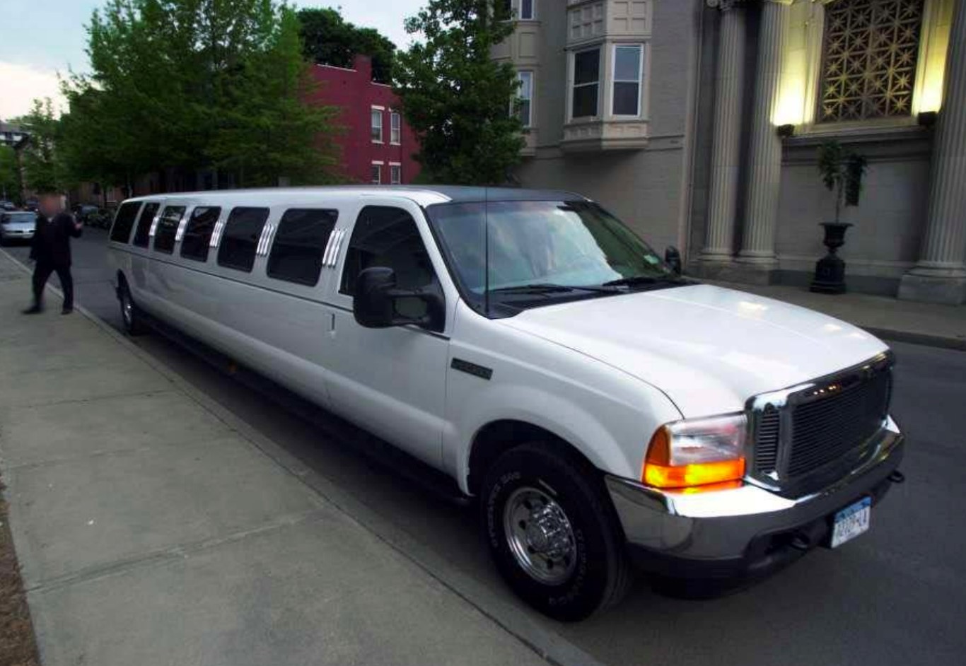Pre-crash photograph of the limousine involved in the Schoharie crash.