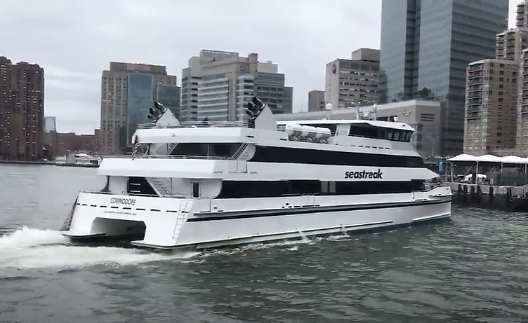 Photo of high-speed ferry Seastreak Commodore arriving at E34th.
